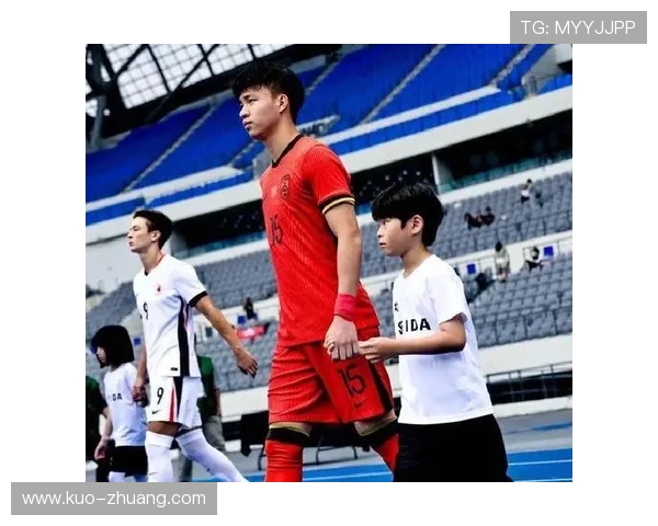 本赛季足球新星崛起，年轻球员表现稳健引发热议