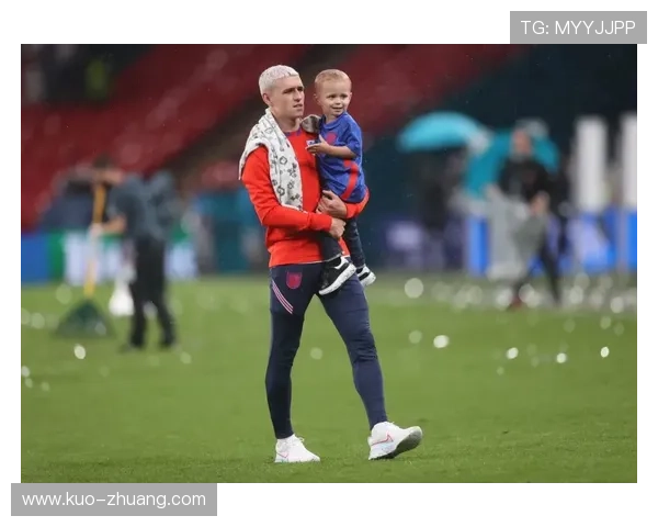 福登在英格兰体系中的角色与中场参与度解析